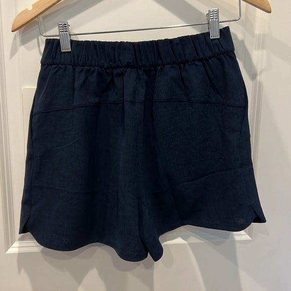 Lululemon flat front relaxed short 4" NWT - Picture 6 of 8